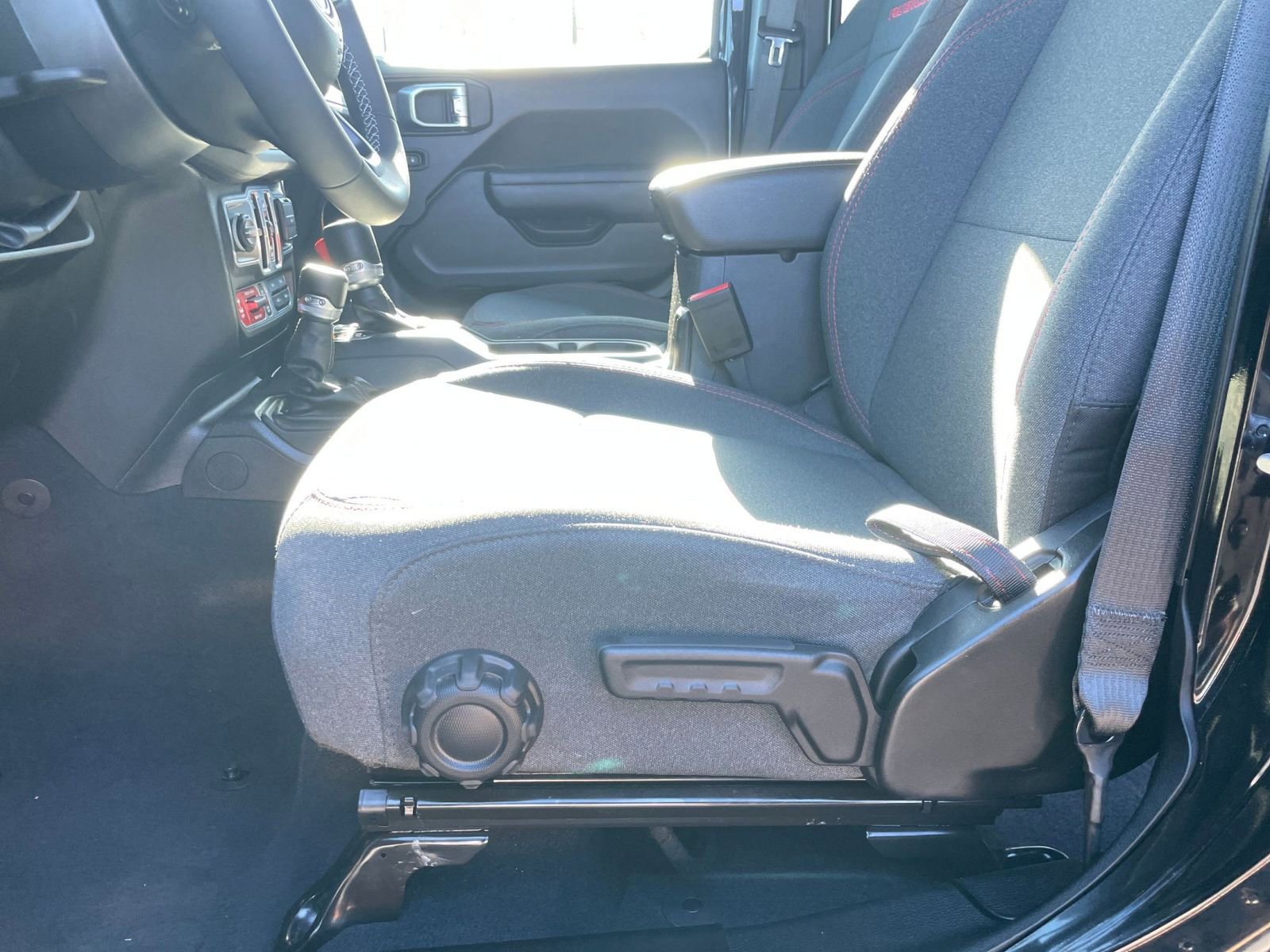 Used 2025 Jeep Wrangler Unlimited Rubicon image 27