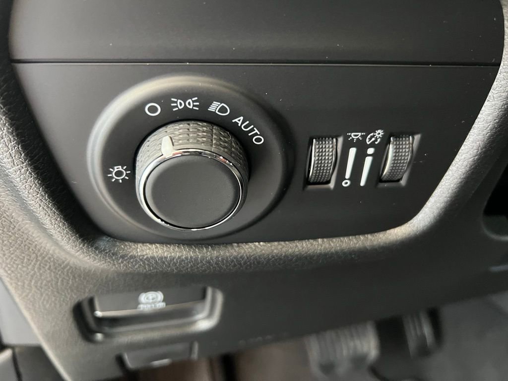 New 2025 Jeep Grand Cherokee L Laredo w/ Luxury Tech Group I image 10