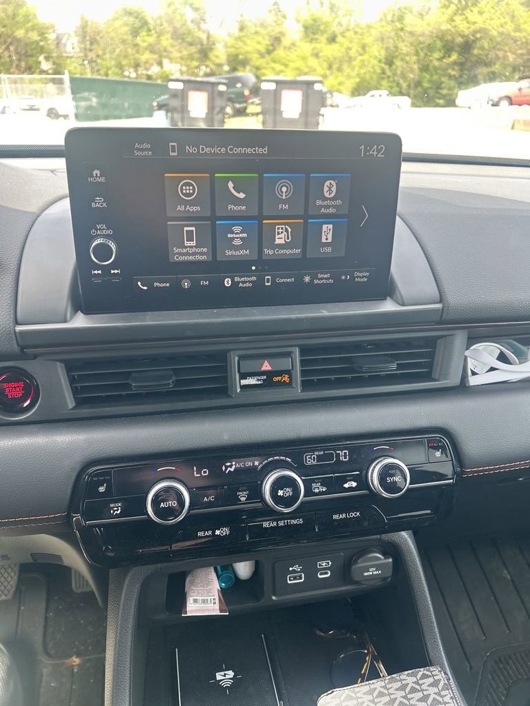 Used 2025 Honda Pilot TrailSport image 19