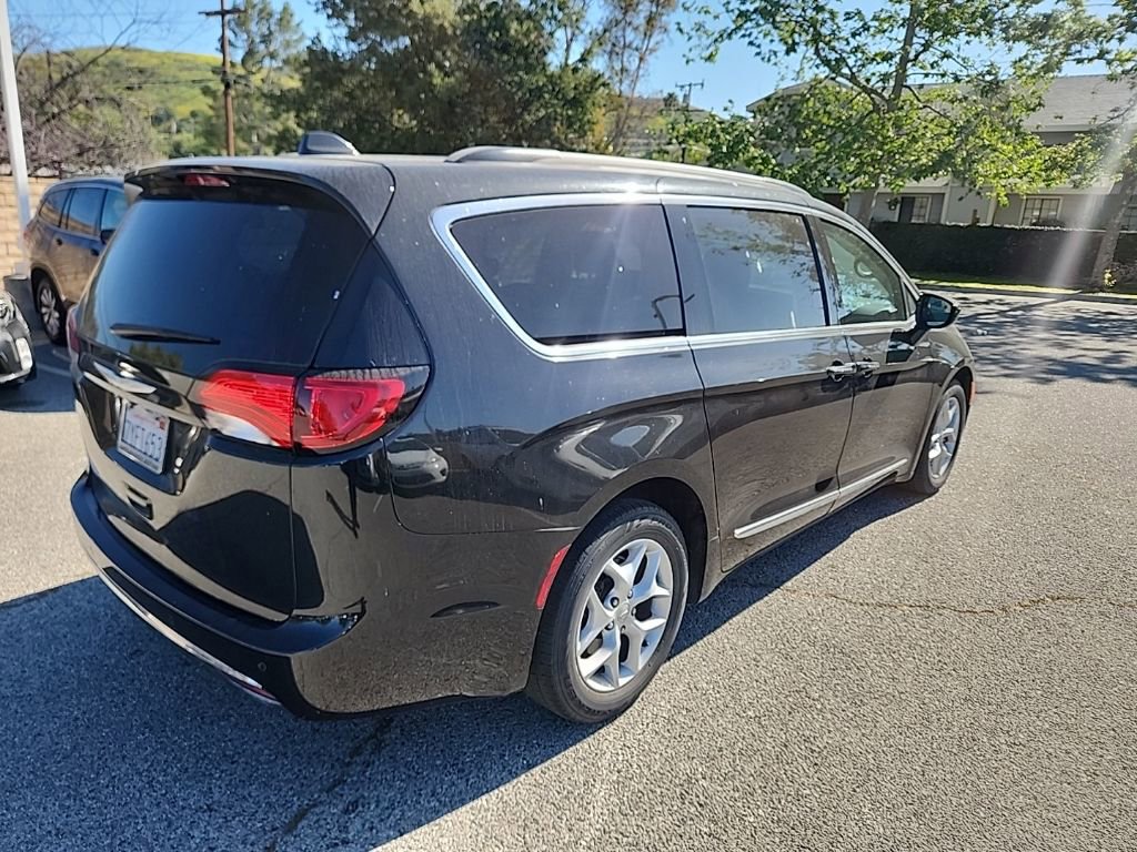 Used 2017 Chrysler Pacifica Touring-L image 5