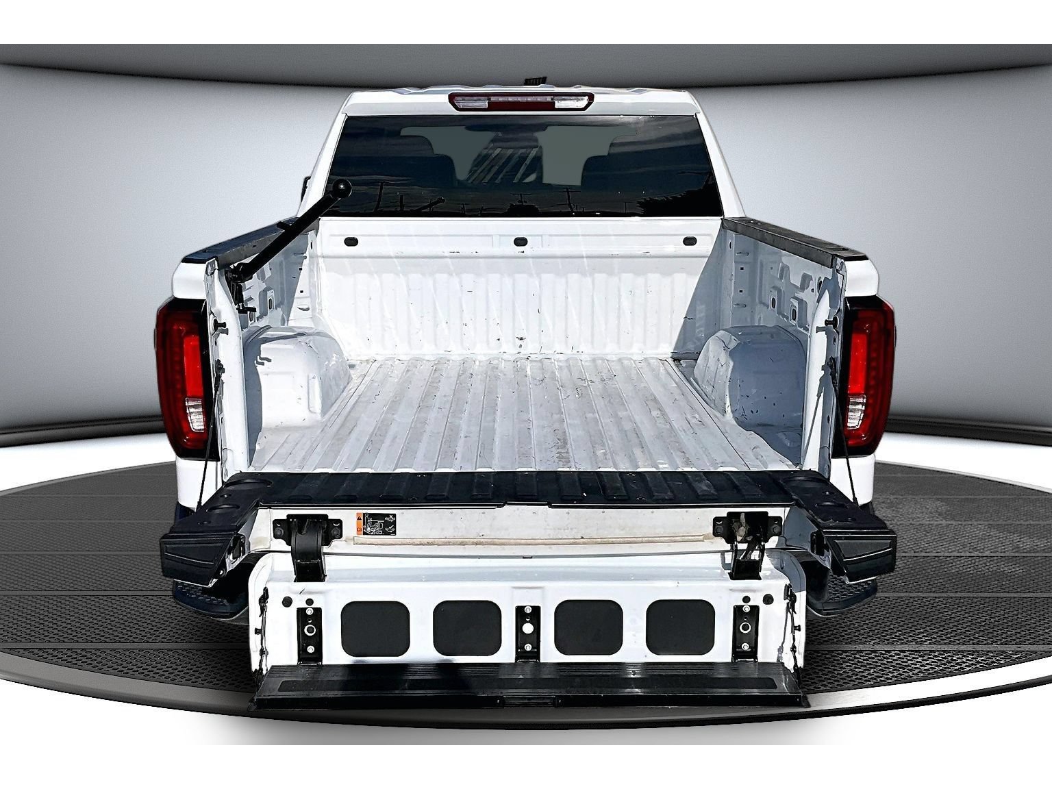 Used 2025 GMC Sierra 1500 SLT AWD/4WD image 14