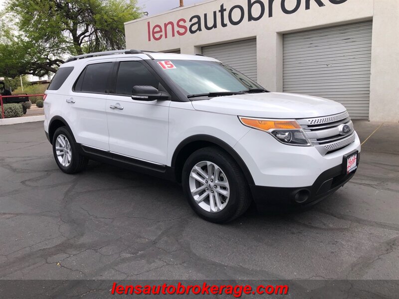 Used 2015 Ford Explorer XLT FWD image 2