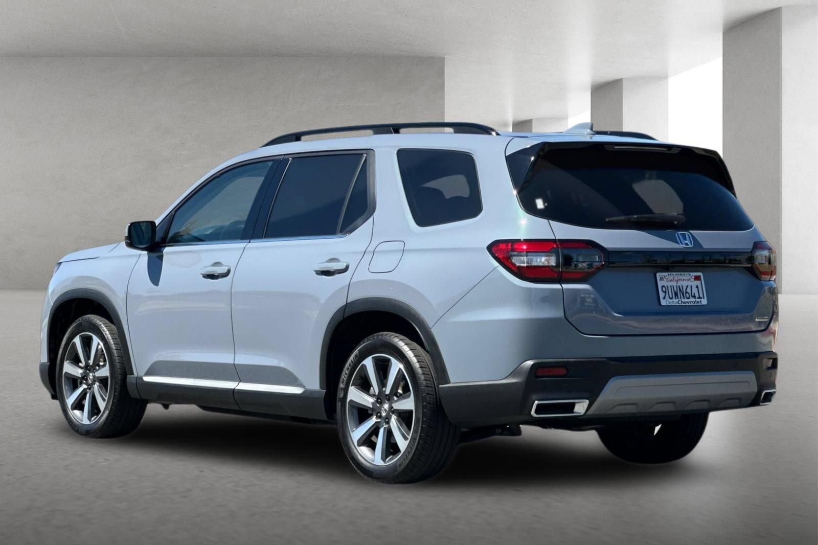 Used 2025 Honda Pilot Touring image 6