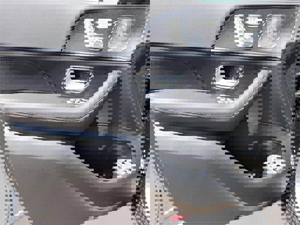 New 2025 Mercedes-Benz GLE 450e 4MATIC image 15