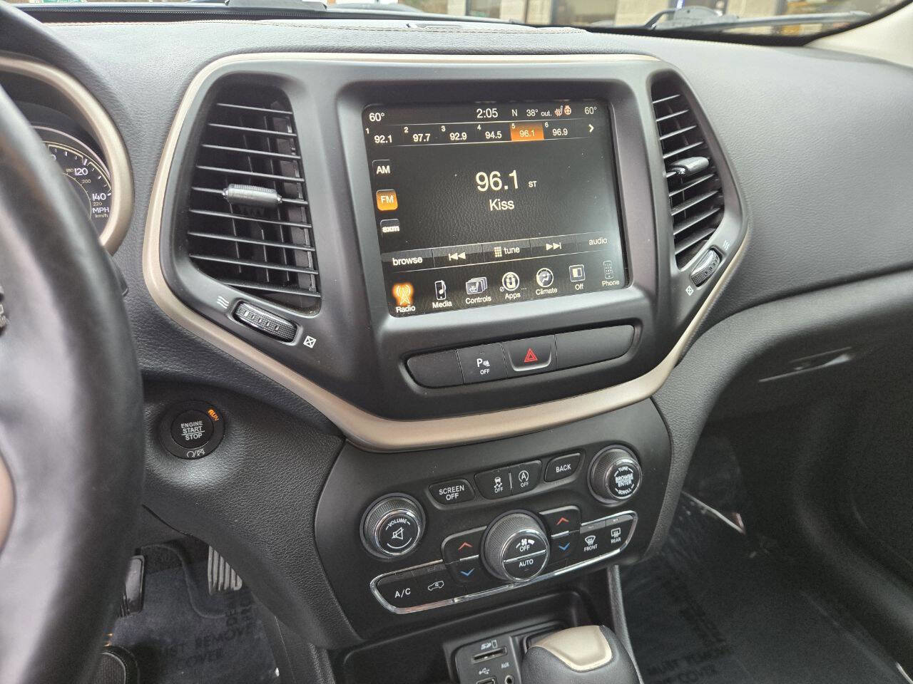 Used 2017 Jeep Cherokee Limited AWD/4WD image 15