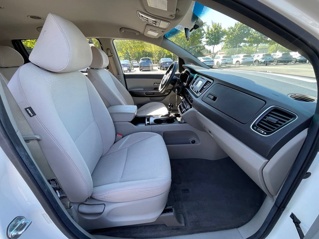 Used 2017 Kia Sedona LX FWD image 31