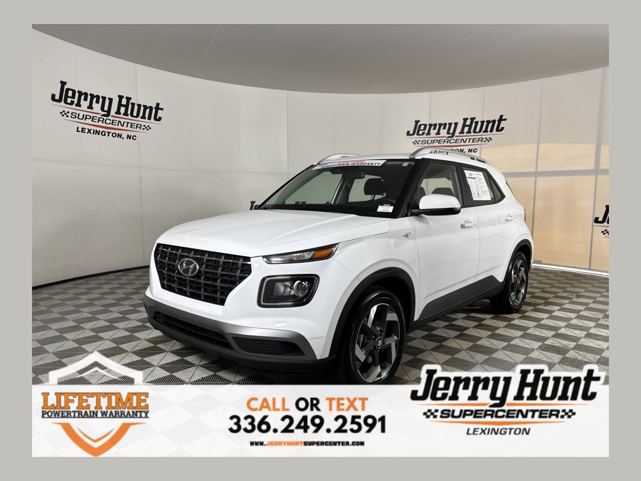 Used 2025 Hyundai Venue SEL FWD image 1