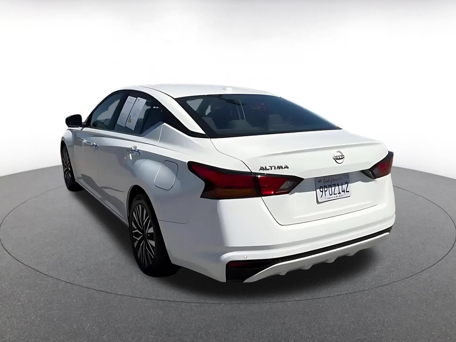 Used 2025 Nissan Altima 2.5 SV FWD image 16