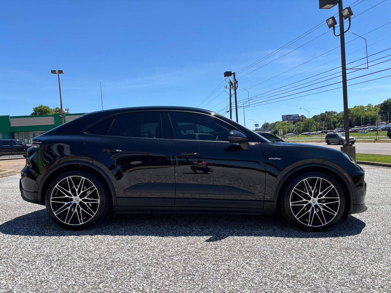Used 2025 Porsche Macan Electric RWD image 8
