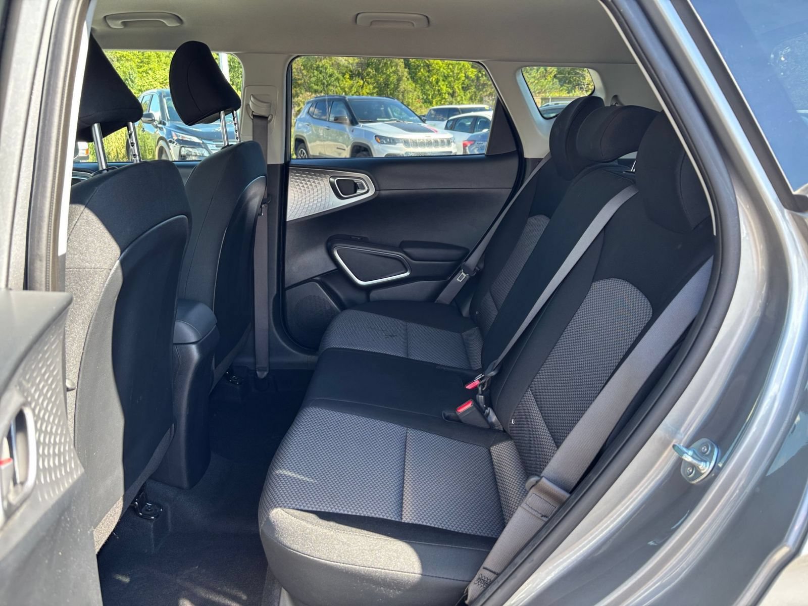 Used 2025 Kia Soul LX w/ LX Technology Package FWD image 24