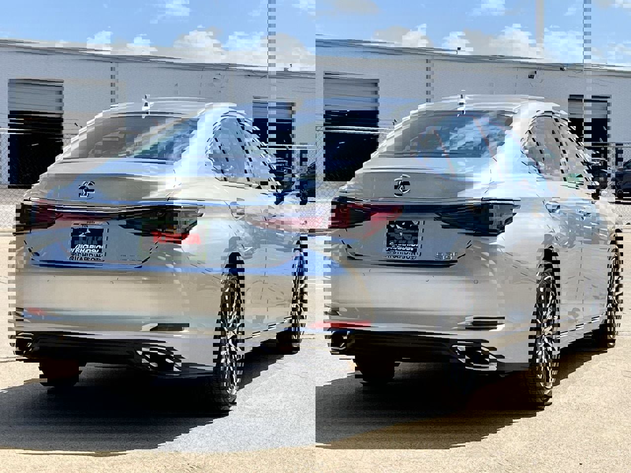 Used 2024 Lexus ES 350 w/ Premium Package FWD image 4