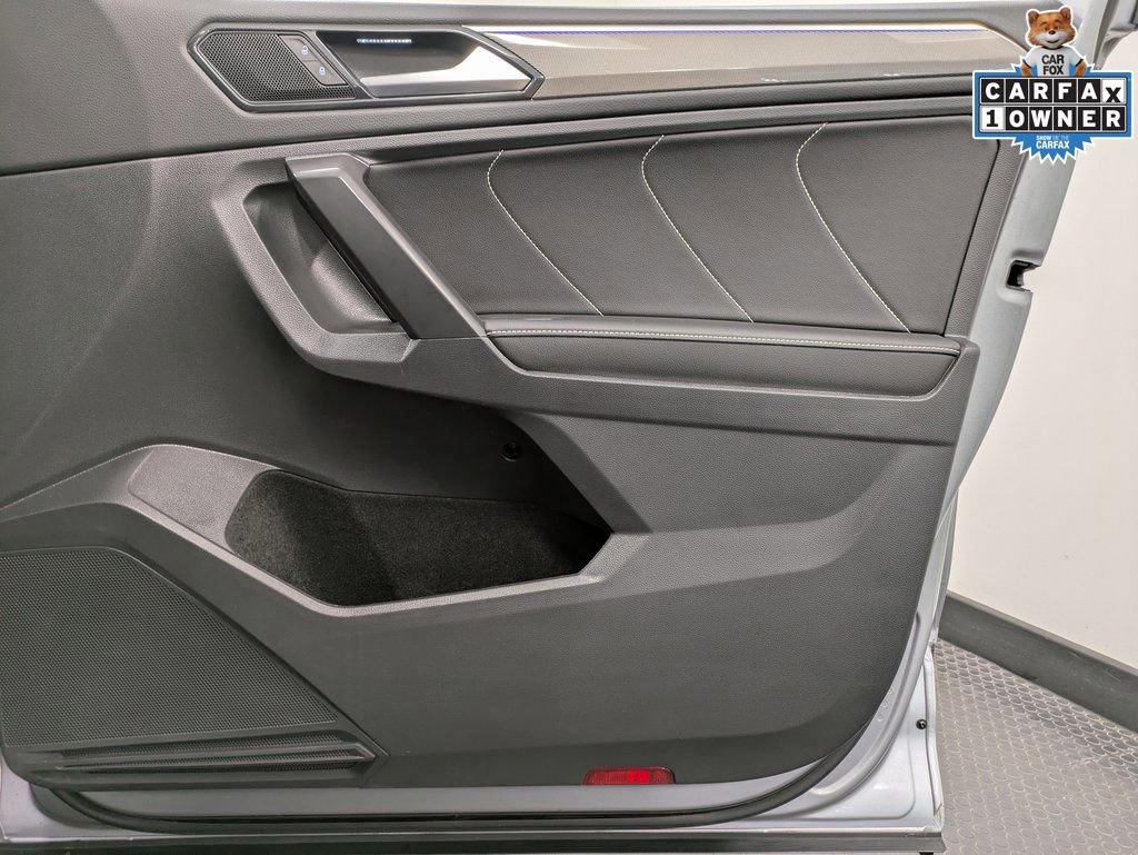 Used 2022 Volkswagen Tiguan SE R-Line image 27