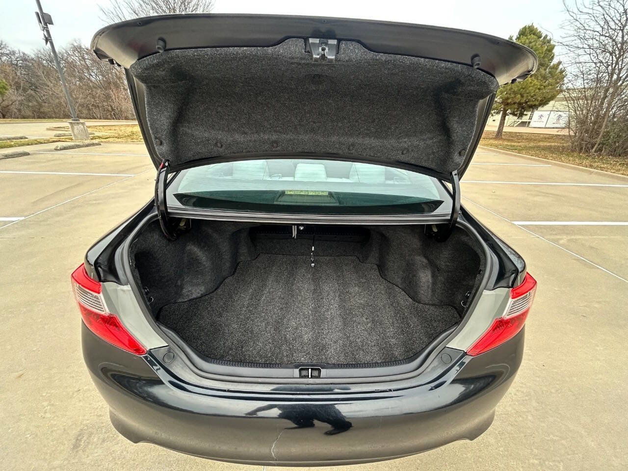 Used 2012 Toyota Camry LE image 10