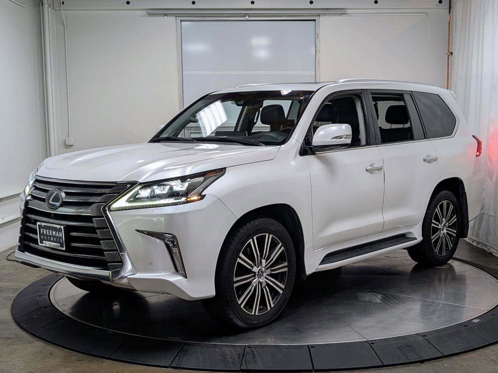 Used 2018 Lexus LX 570 4WD w/ Luxury Package image 4