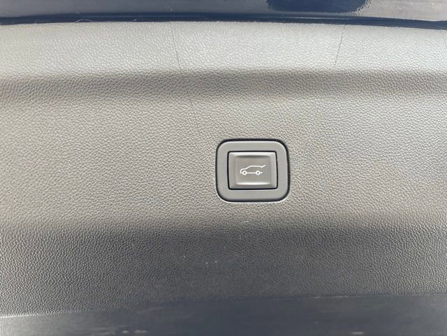 Used 2025 Chevrolet Suburban Z71 AWD/4WD image 38