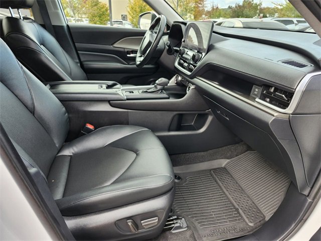 Used 2024 Toyota Grand Highlander XLE image 11