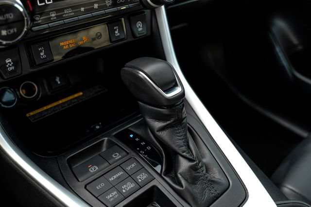 Used 2020 Toyota RAV4 XLE Premium AWD/4WD image 33