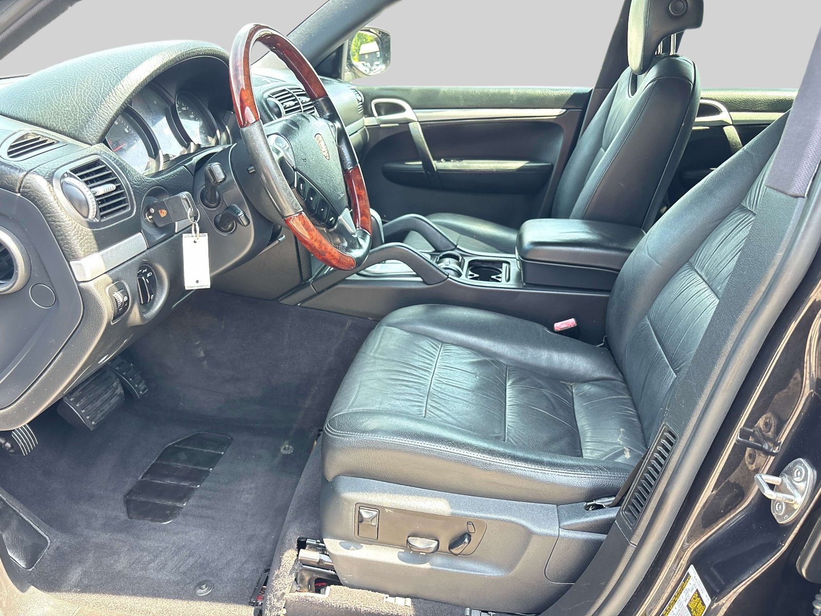 Used 2010 Porsche Cayenne AWD/4WD image 6