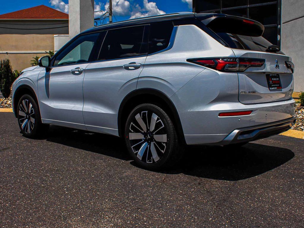 New 2025 Mitsubishi Outlander SEL image 4