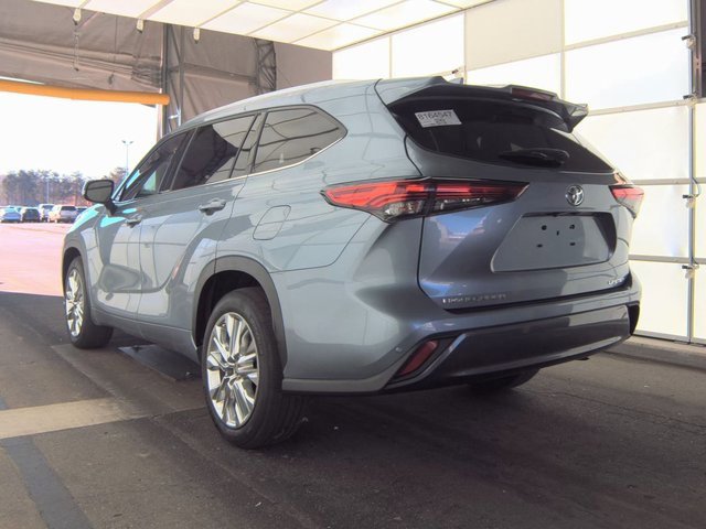 Used 2021 Toyota Highlander Limited image 4