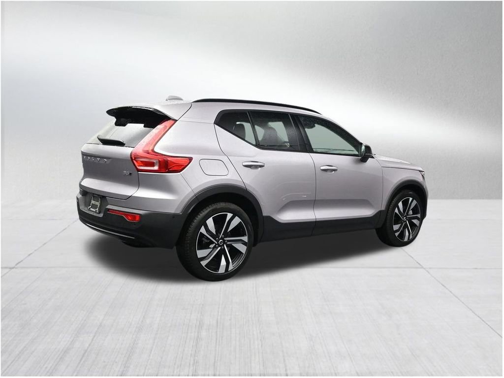 New 2026 Volvo XC40 B5 Plus AWD/4WD image 5
