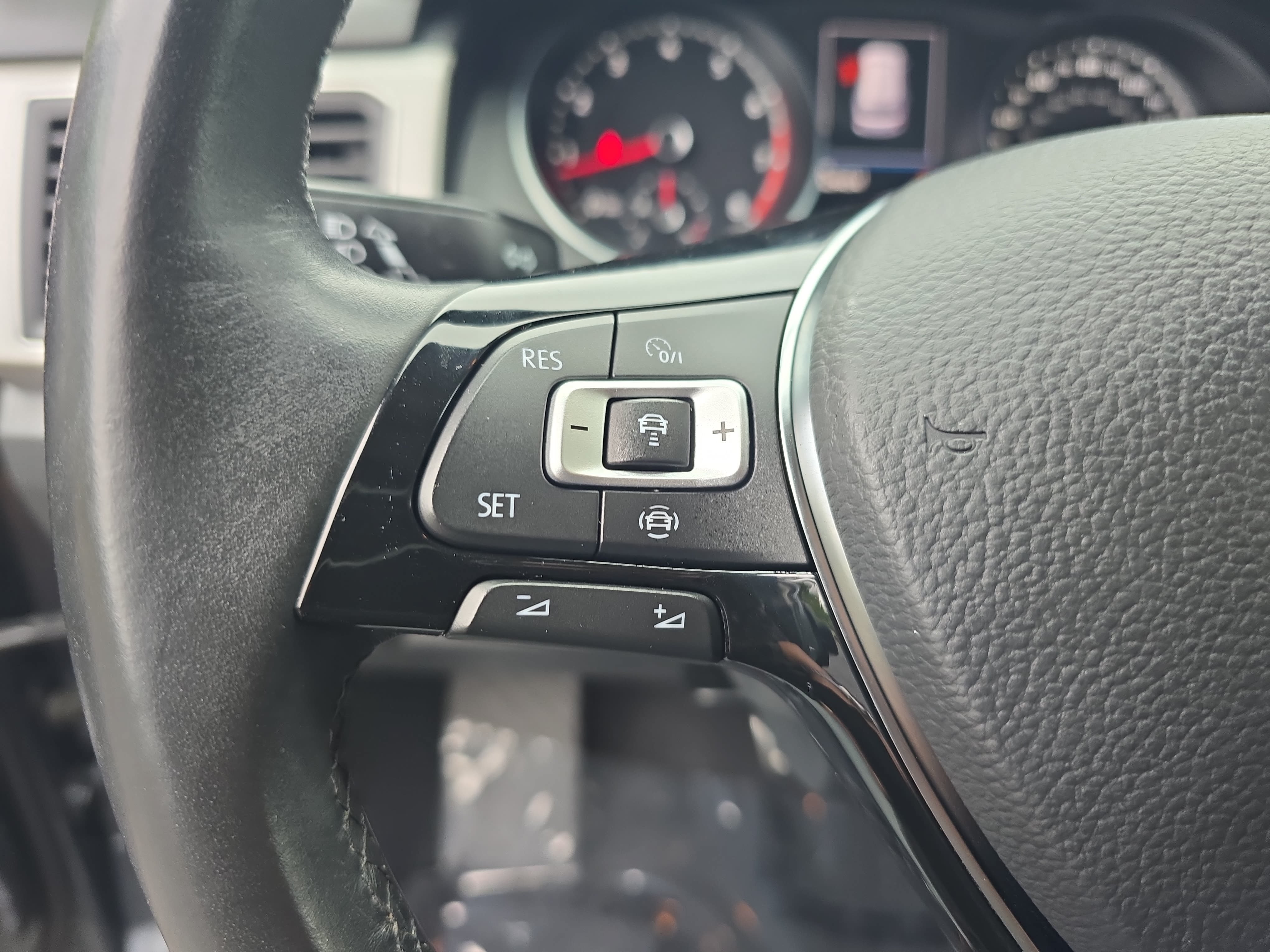 Used 2019 Volkswagen Atlas SE FWD image 18