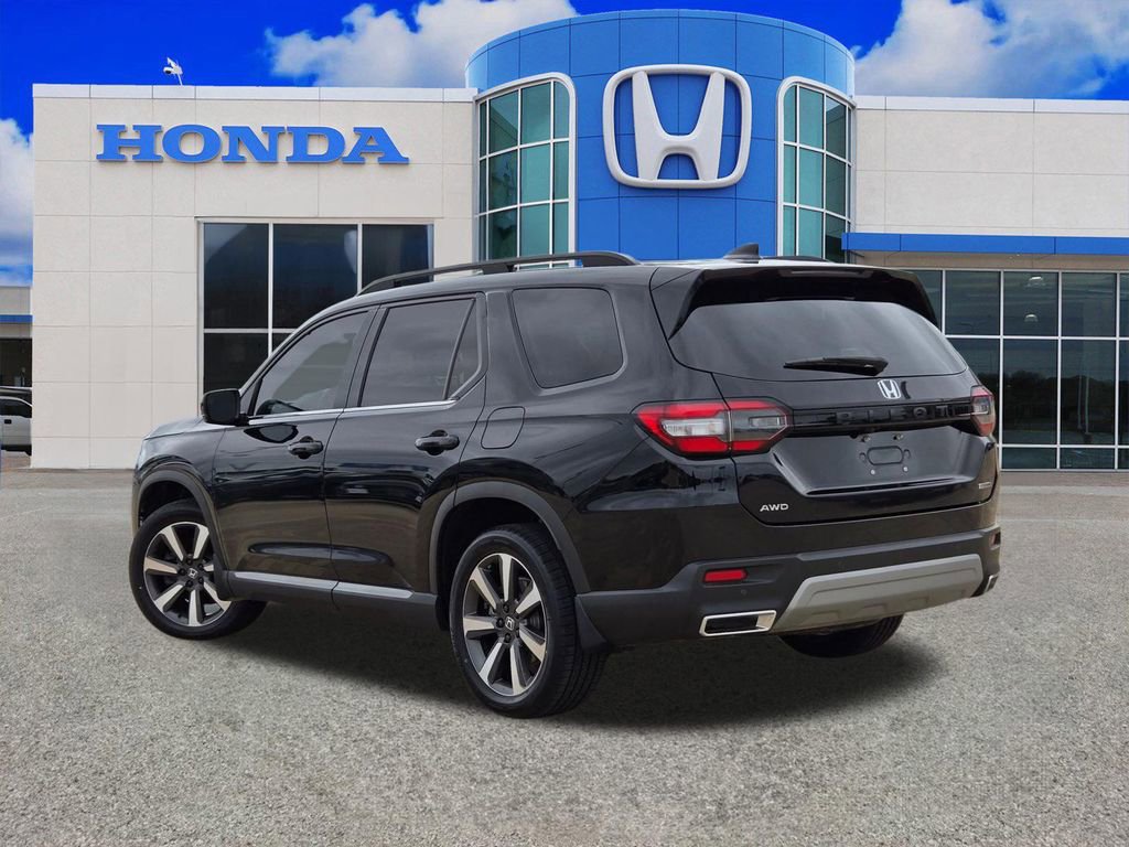 Used 2023 Honda Pilot Touring image 5
