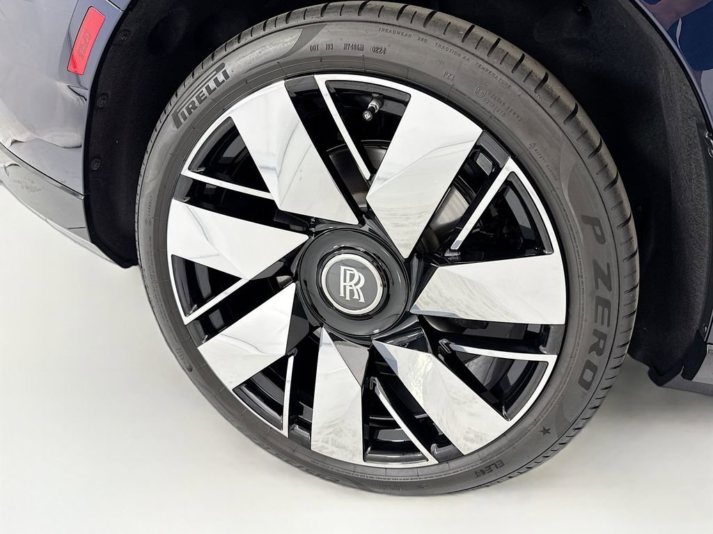 Certified 2026 Rolls-Royce Cullinan image 32