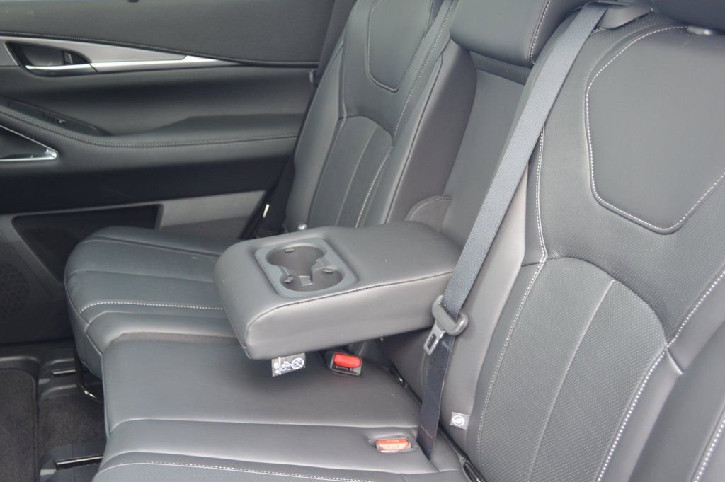 Certified 2025 INFINITI QX60 Luxe w/ Vision Package image 35