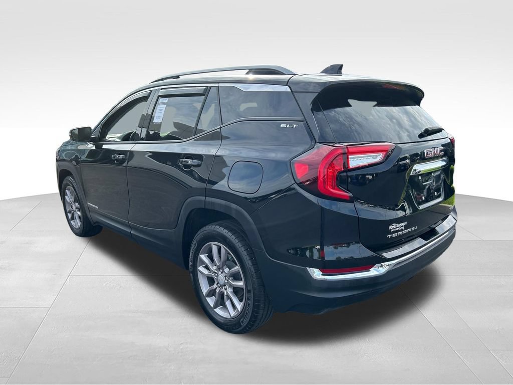 Used 2024 GMC Terrain SLT AWD/4WD image 3