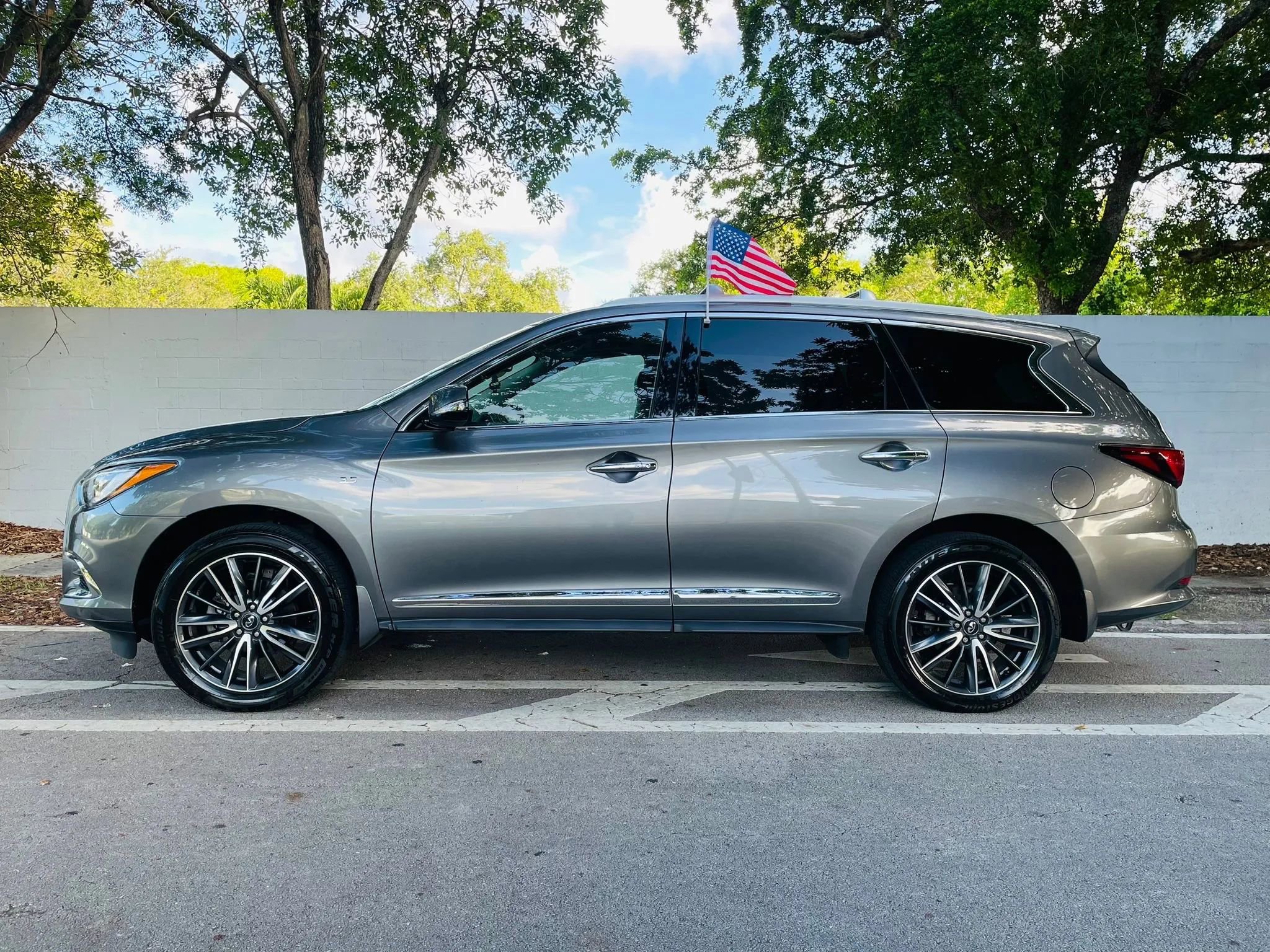 Used 2020 INFINITI QX60 Luxe w/ Sensory Package AWD/4WD image 2