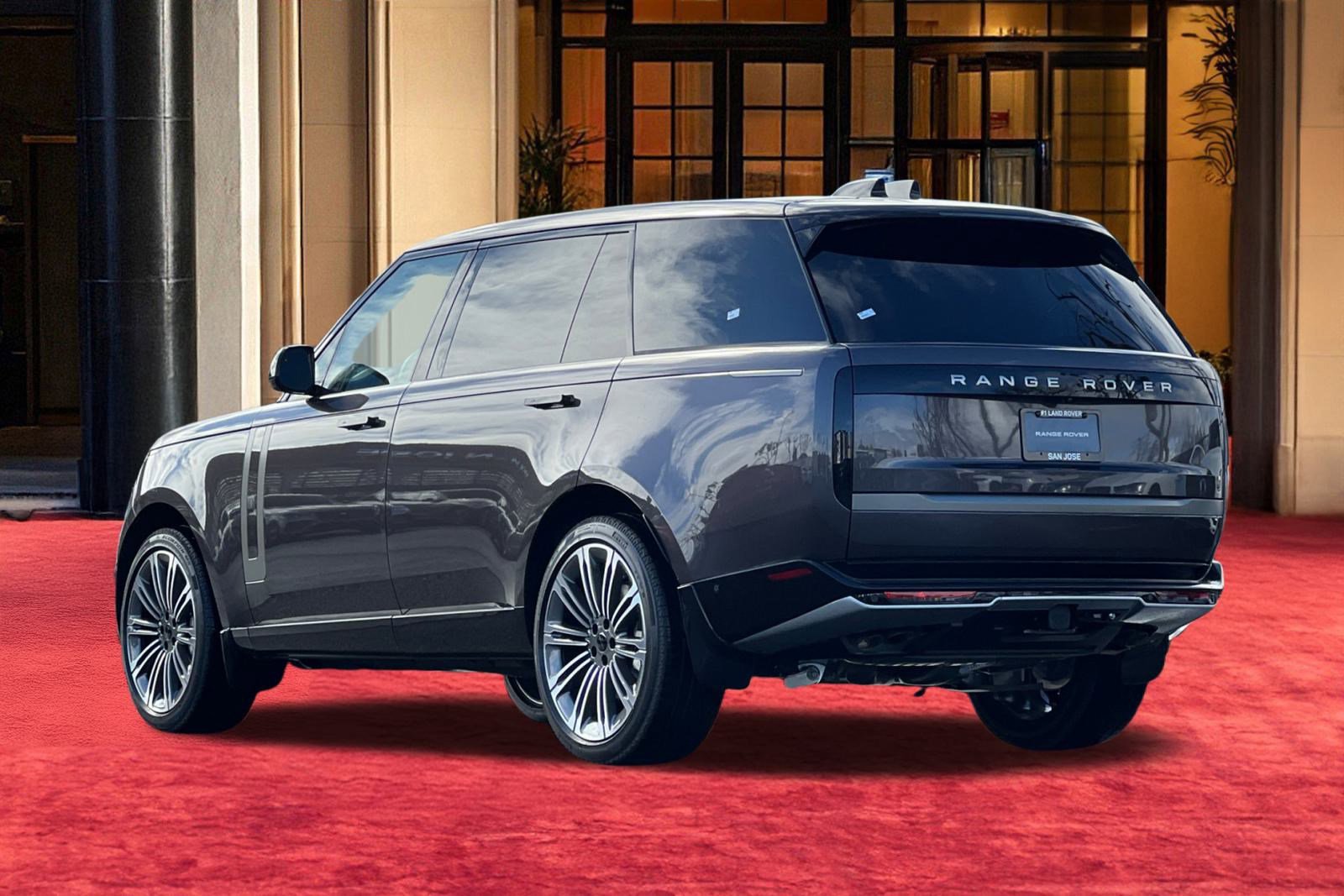 New 2026 Land Rover Range Rover Long Wheelbase SE image 4