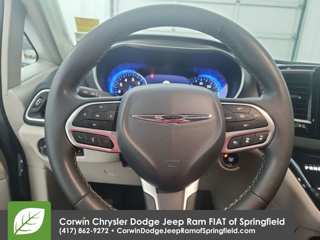 Certified 2023 Chrysler Pacifica Touring-L image 21