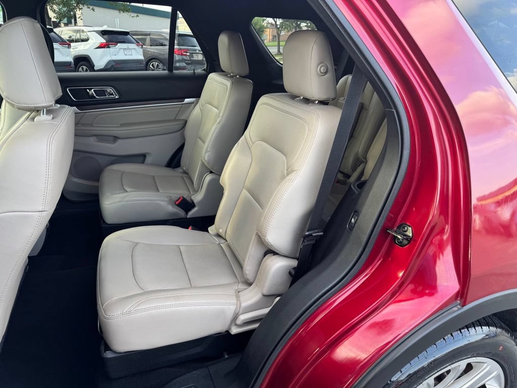 Used 2019 Ford Explorer Limited w/ Ford Safe & Smart Package FWD image 12