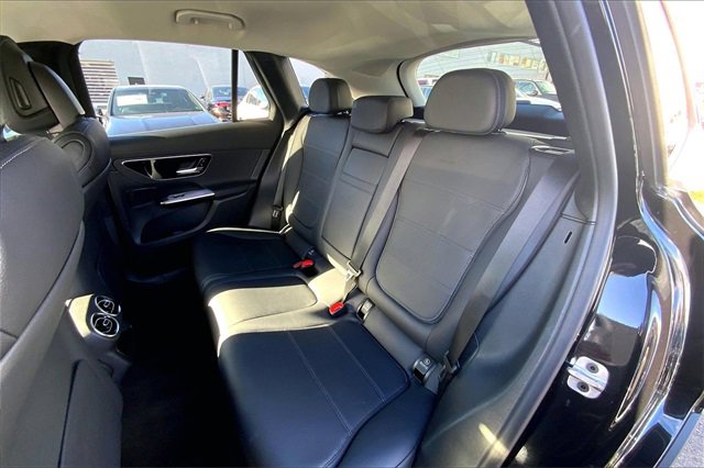 Used 2025 Mercedes-Benz GLC 300 4MATIC image 16