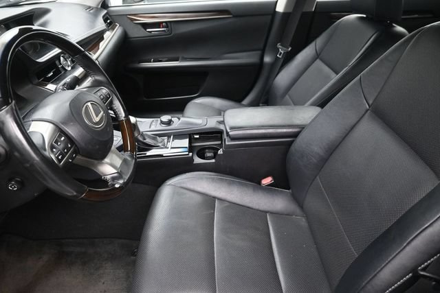 Used 2016 Lexus ES 350 w/ Premium Package w/Wood Trim FWD image 17