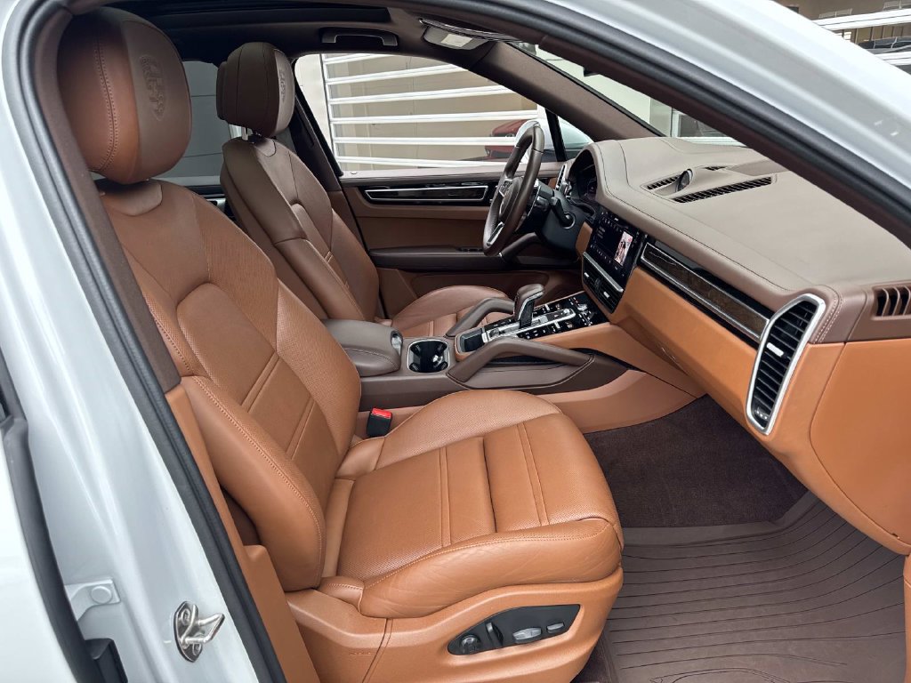 Certified 2023 Porsche Cayenne S Platinum AWD/4WD image 9