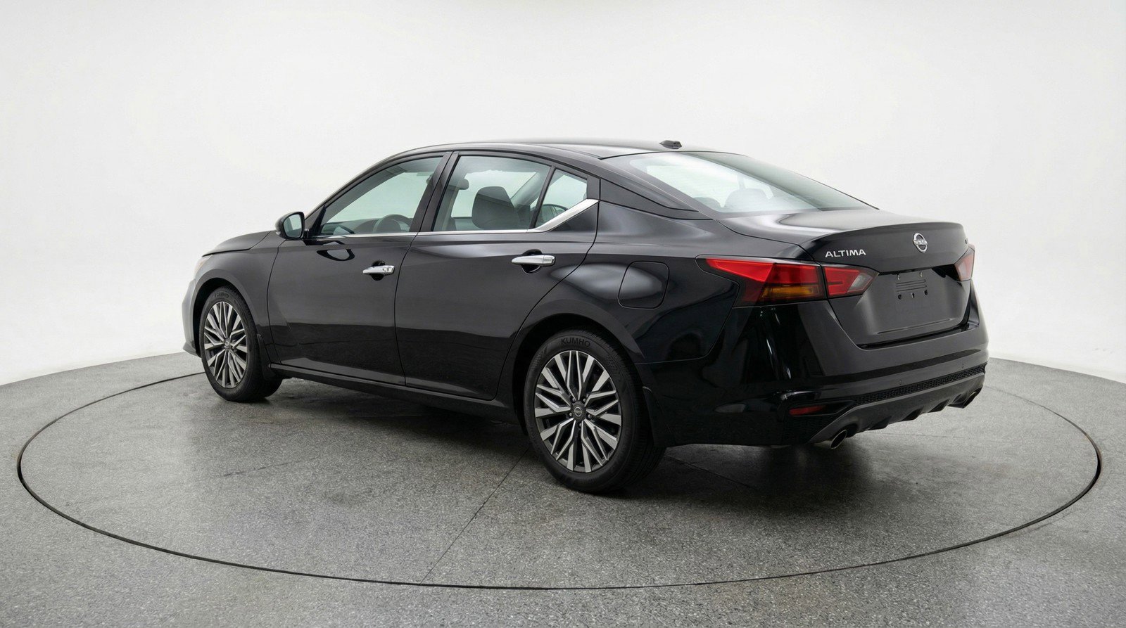 Used 2025 Nissan Altima 2.5 SV image 6
