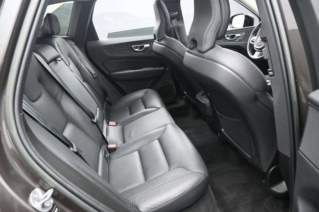 Used 2023 Volvo XC60 B5 Plus image 36