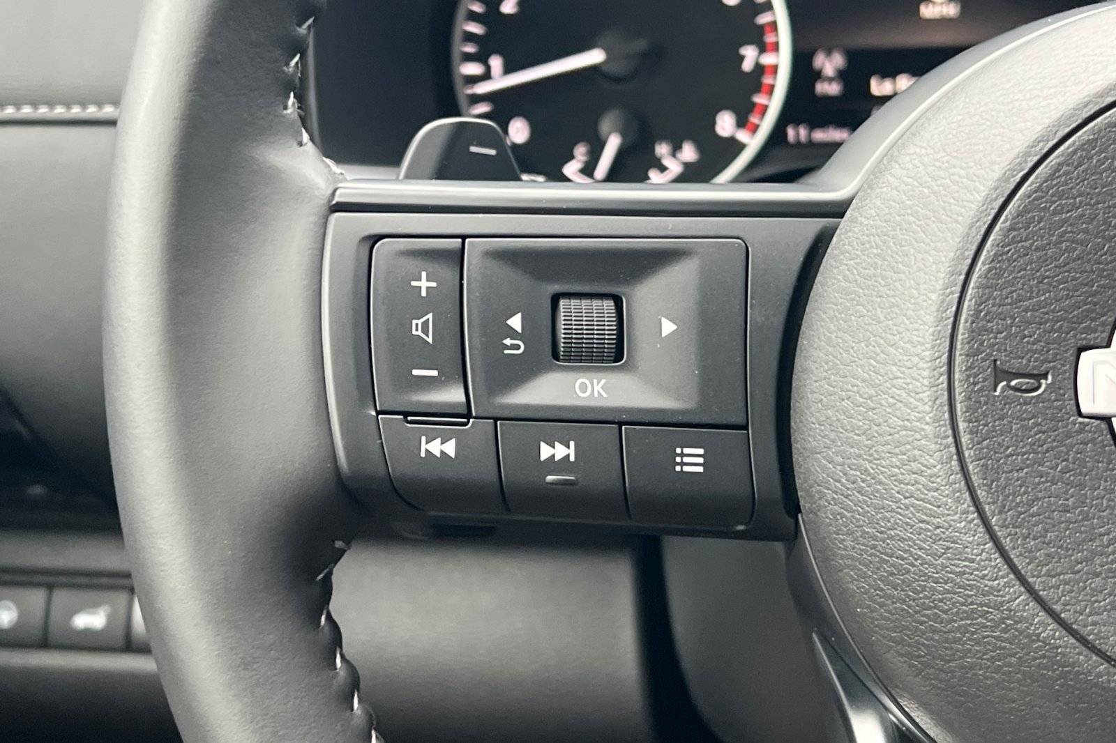 New 2025 Nissan Pathfinder SV image 28