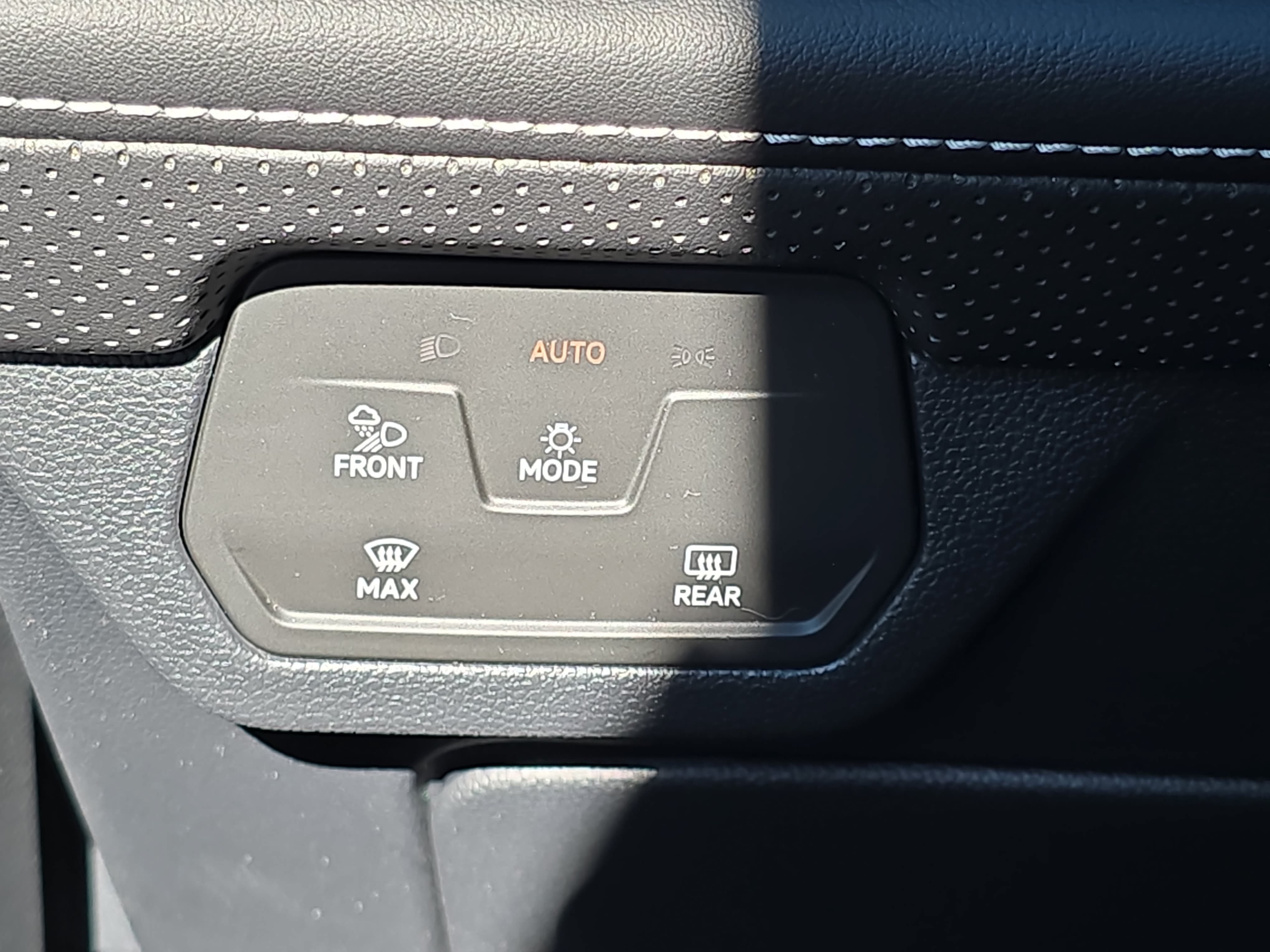 Used 2024 Volkswagen Atlas SE AWD/4WD image 27