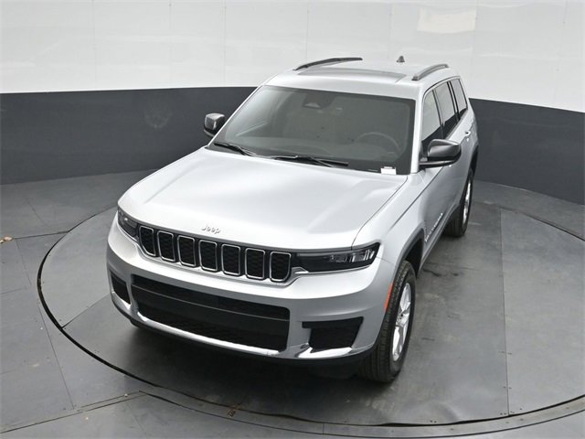 New 2025 Jeep Grand Cherokee L Laredo image 36