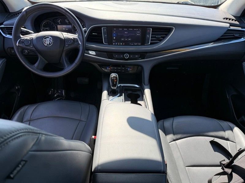 Used 2020 Buick Enclave Essence image 16