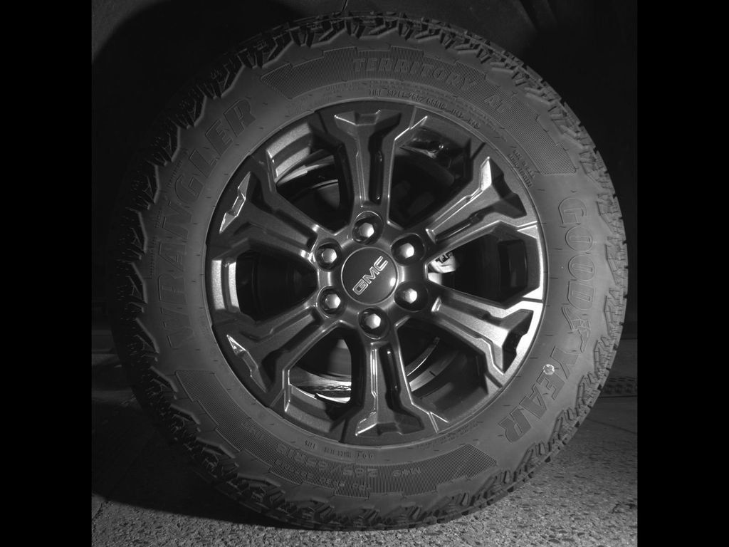 Used 2025 GMC Canyon Elevation w/ Convenience Package image 8