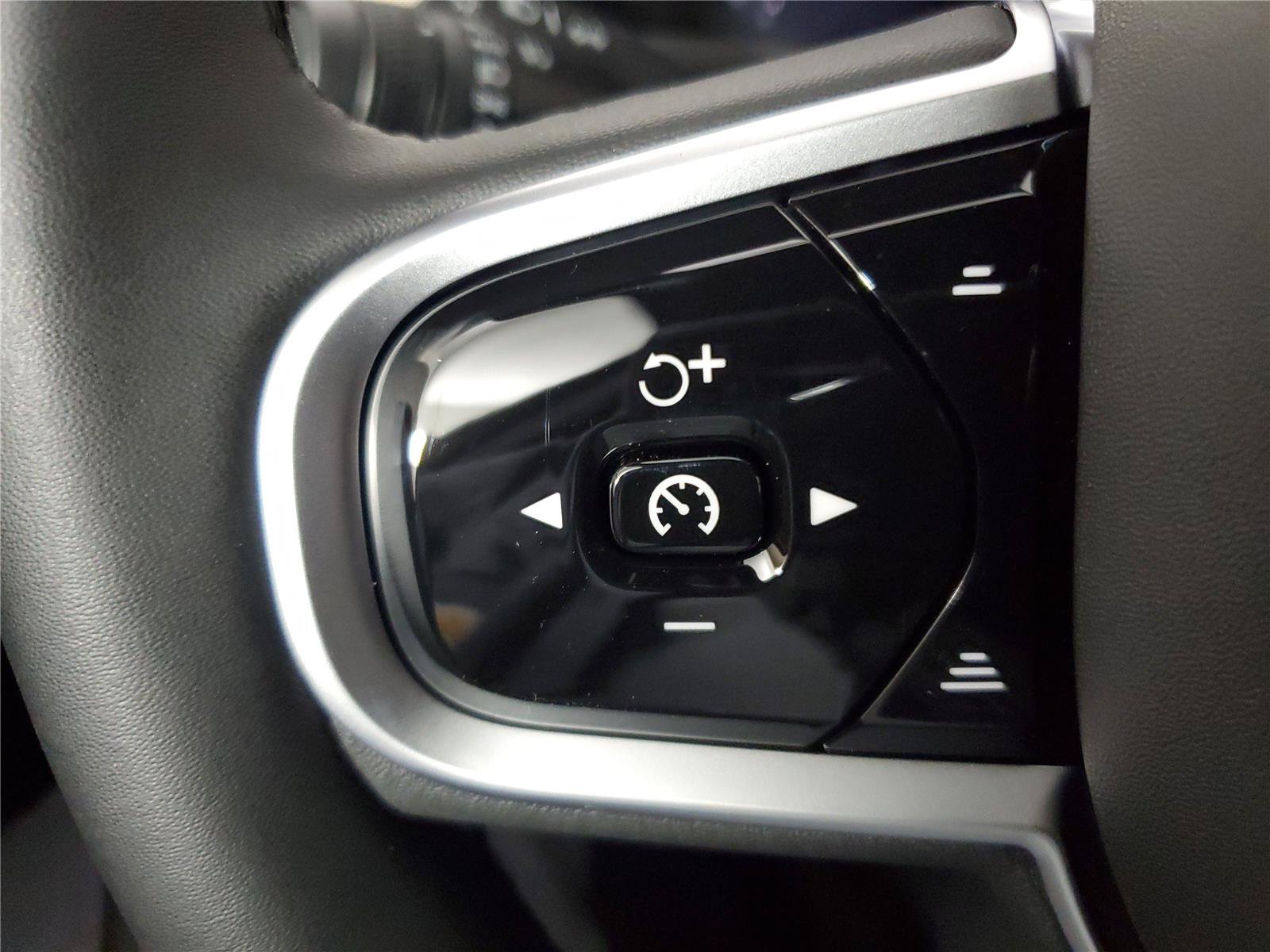 New 2026 Volvo XC90 B6 Plus w/ Protection Package Premier AWD/4WD image 26