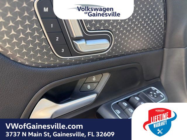 Used 2025 Mercedes-Benz GLB 250 image 17