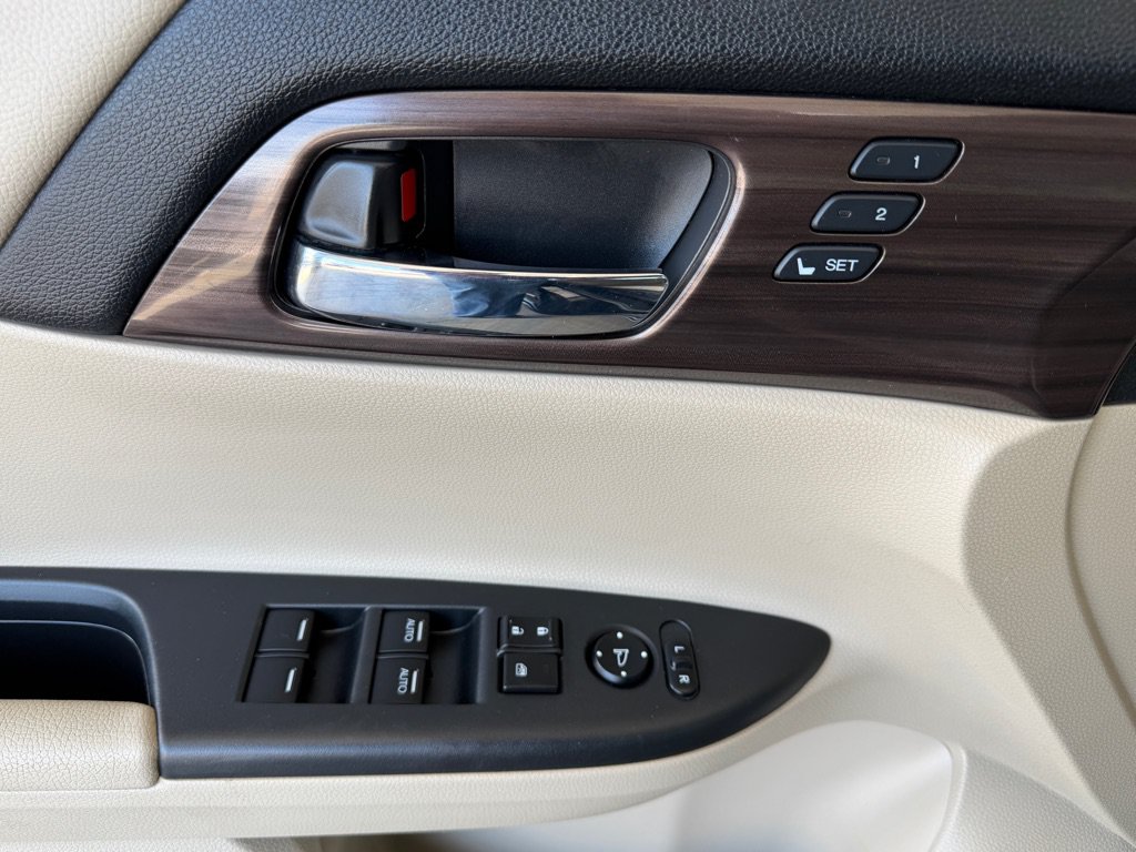 Used 2017 Honda Accord EX-L image 24