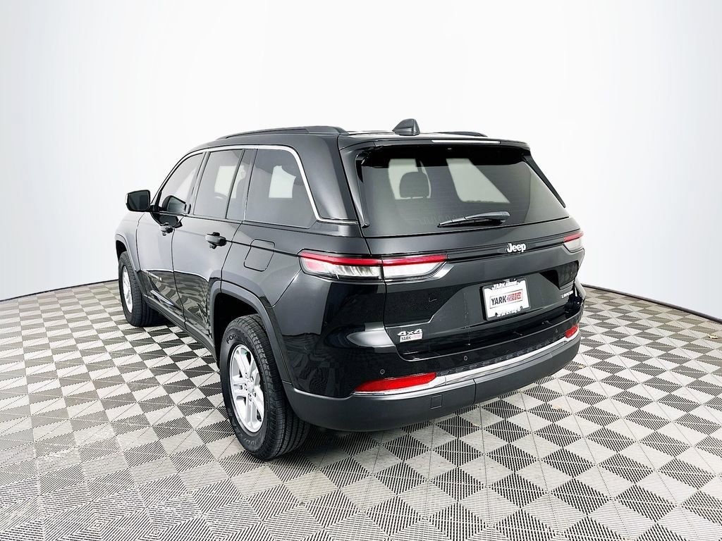 Certified 2025 Jeep Grand Cherokee Laredo w/ Luxury Tech Group I image 8