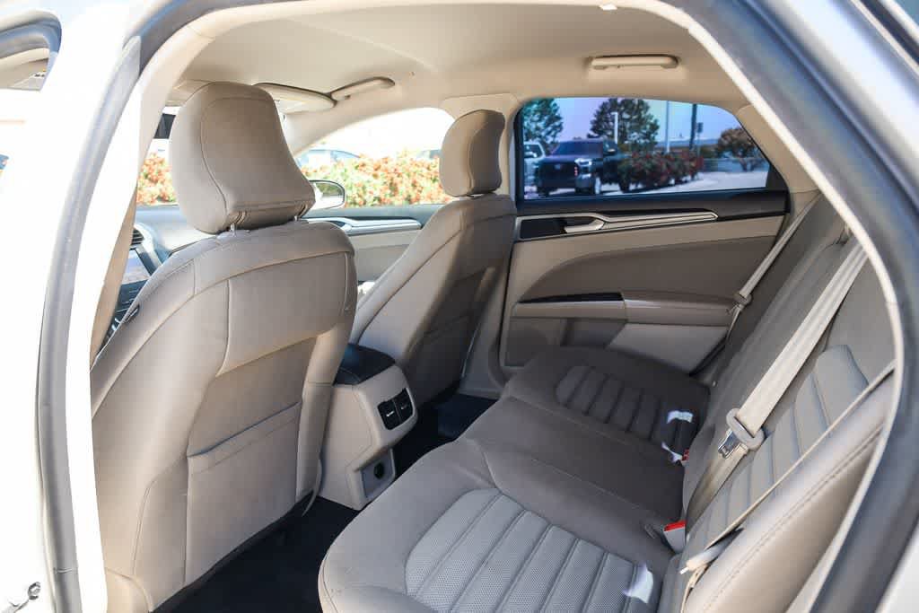 Used 2019 Ford Fusion SE FWD image 18