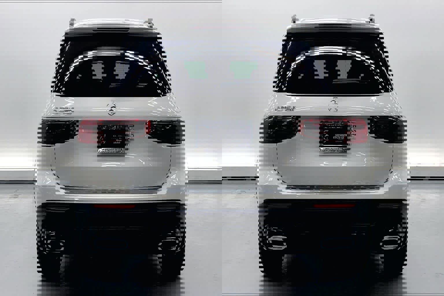 Used 2025 Mercedes-Benz GLB 250 image 4